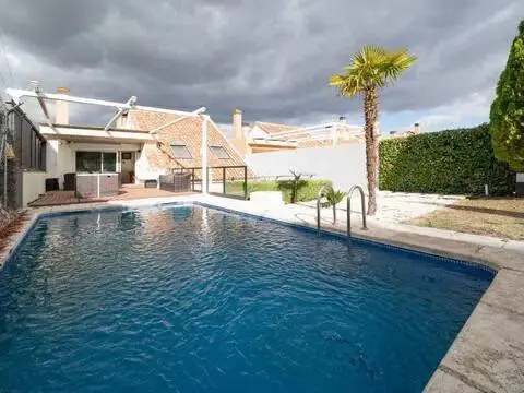 Chalet en Nuevo Aranjuez-Ciudad de las Artes-El Mirador