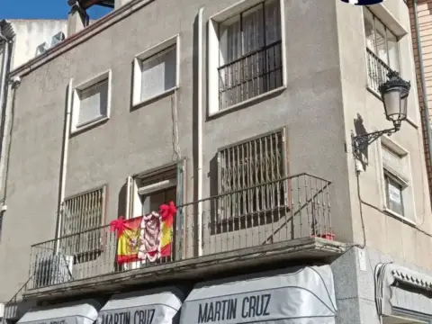 Edificio en Bajada de Santa Teresa