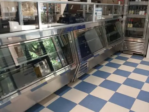 Local comercial en Avenida Emilio Lemos