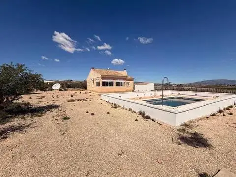 Casa rústica en El Pinós - Pinoso