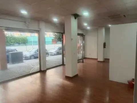 Local comercial en Avenida Emilio Lemos