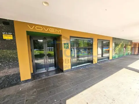 Local comercial en calle del Río Nervión