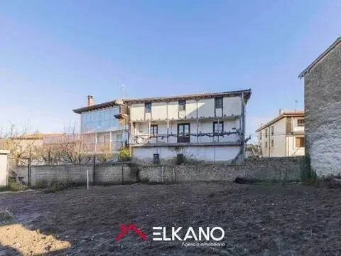Casa adosada en calle de las Escuelas