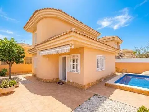 Chalet en Los Balcones-Los Altos-Punta Prima