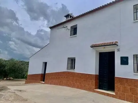 Chalet en Almogía