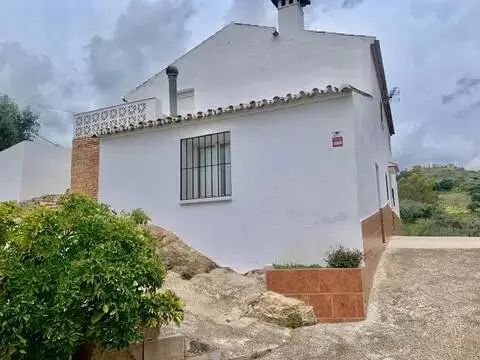 Chalet en Almogía