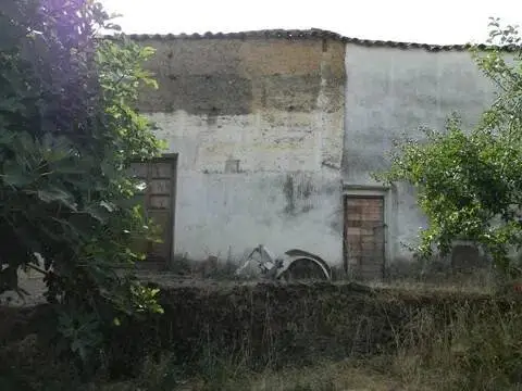 Terreno en calle Santa Ana