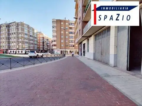 Local comercial en calle Plaza Doctor Bernardo Costales, 5 y 6