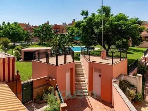 Casa adosada en Entrenúcleos