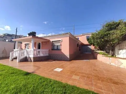 Chalet en calle de Almería