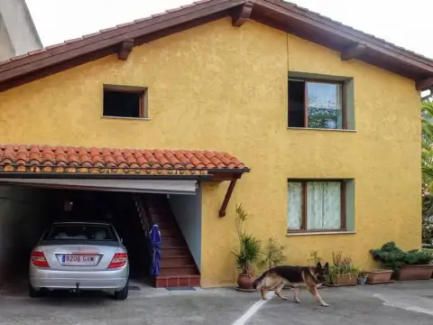 Chalet en calle As-379, 36