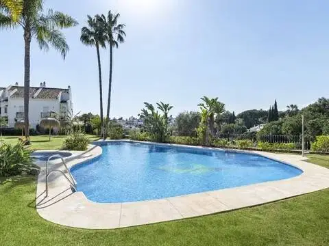 Casa adosada en Lomas de Marbella Club-Puente Romano