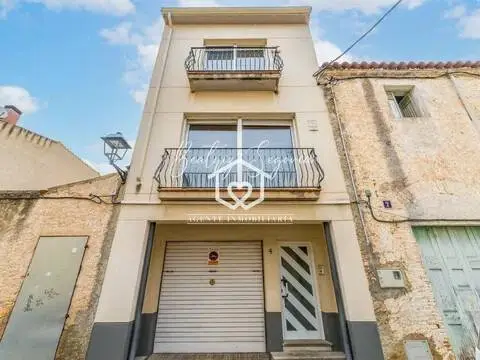Casa adosada en Carrer de Francesc Macià