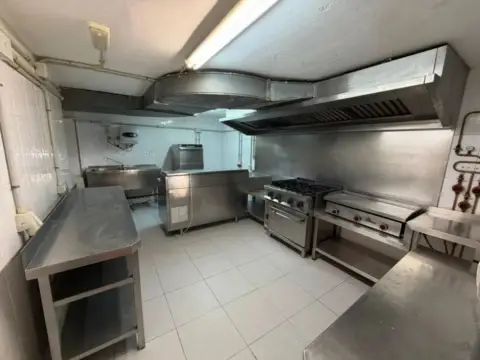 Local comercial en calle Albeniz