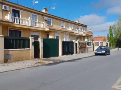 Chalet en Medina del Campo