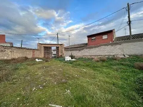Terreno en calle Madrid