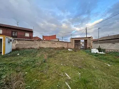 Terreno en calle Madrid