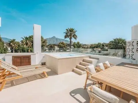 Casa adosada en calle del Califa