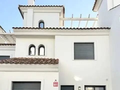 Casa adosada en calle del Caserío