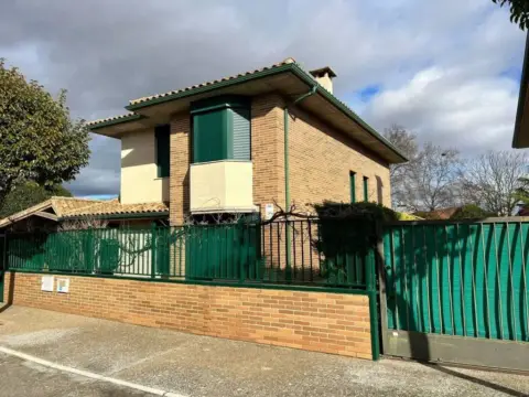 Chalet en calle de Oriente