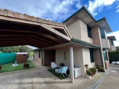 Chalet en calle de Oriente