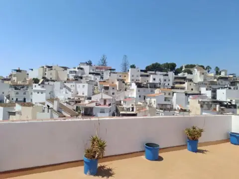 Casa adosada en calle de la Rosa