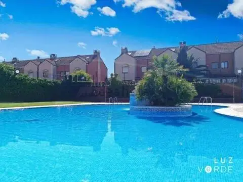 Casa adosada en calle de la Coronilla