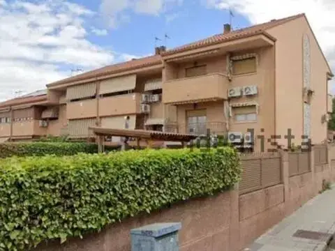 Casa adosada en calle del Cerezo