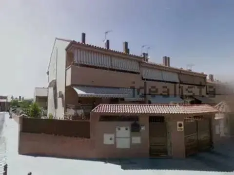 Casa adosada en calle del Cerezo