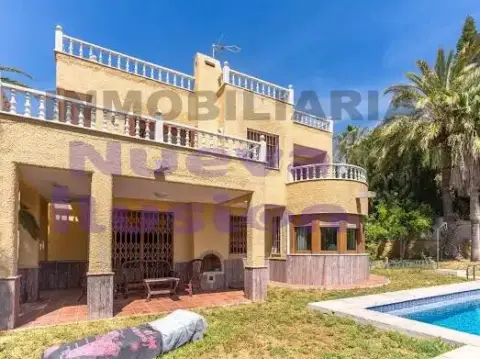 Chalet en Paseo de los Robles