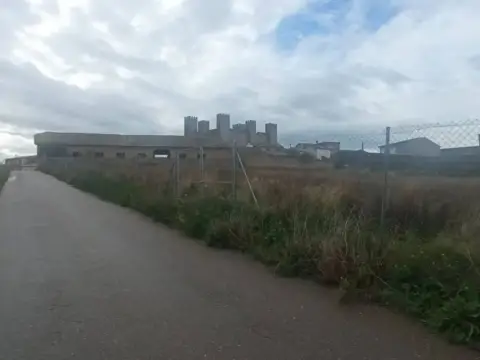 Terreno en calle Fernando del Católico