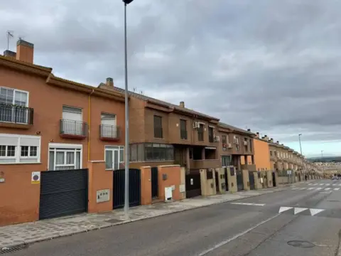Chalet en Los Villares-Grupo Pinar