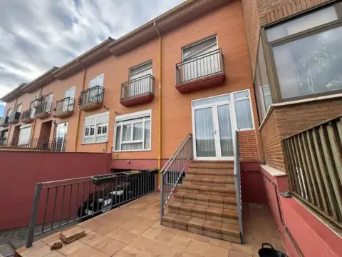 Chalet en Los Villares-Grupo Pinar