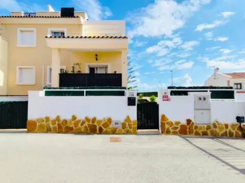 Chalet en San Miguel de Salinas
