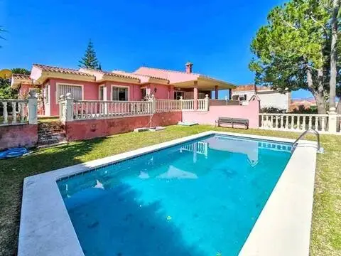 Chalet en Manantiales-Cortijos del Sol-Fuensanguínea