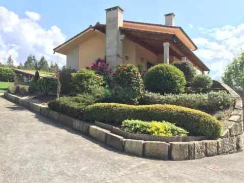 Chalet en A Lamela (Pereiro de Aguiar)