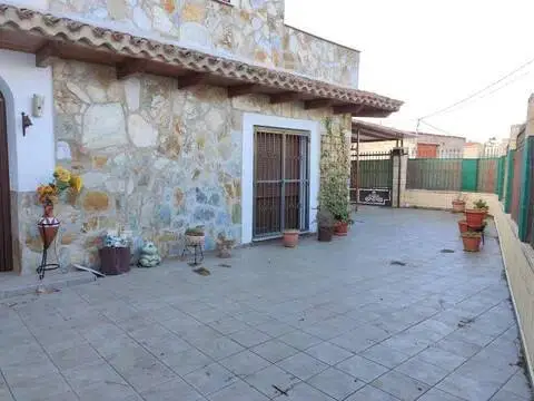 Chalet en Casas de Lázaro