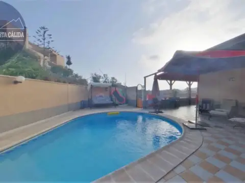 Chalet en Urbanización de Todosol