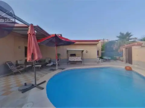 Chalet en Urbanización de Todosol