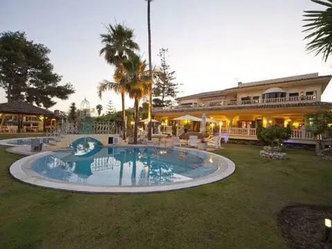 Chalet en Urbanización Nueva Andalucia