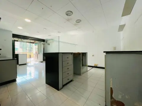 Local comercial en Corbera de Llobregat