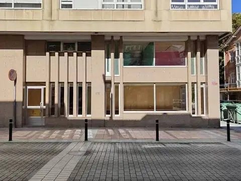Local comercial en Avenida de Puente de Carlos III