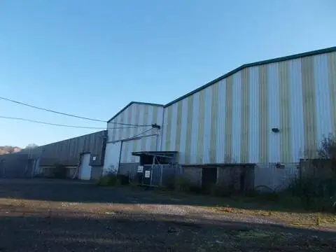 Nave industrial en calle de Benito Vicetto