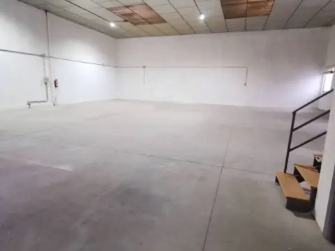 Nave industrial en Villares de la Reina