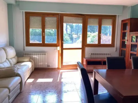 Casa adosada en calle Cerezos