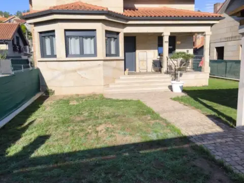 Casa pareada en Areas (Ponteareas)