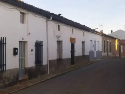Casa adosada en calle calle La Plata, 26