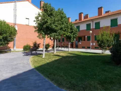 Casa adosada en calle de Julio Calvo Alfaro