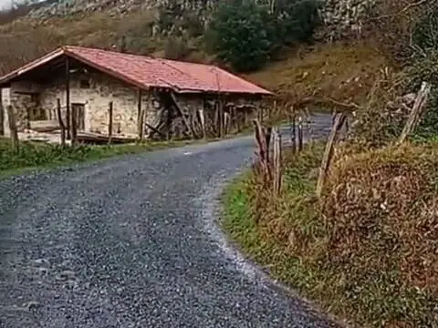 Casa rústica en calle Barrio Bustablado, 688