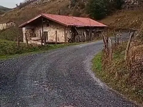 Casa rústica en calle Barrio Bustablado, 688